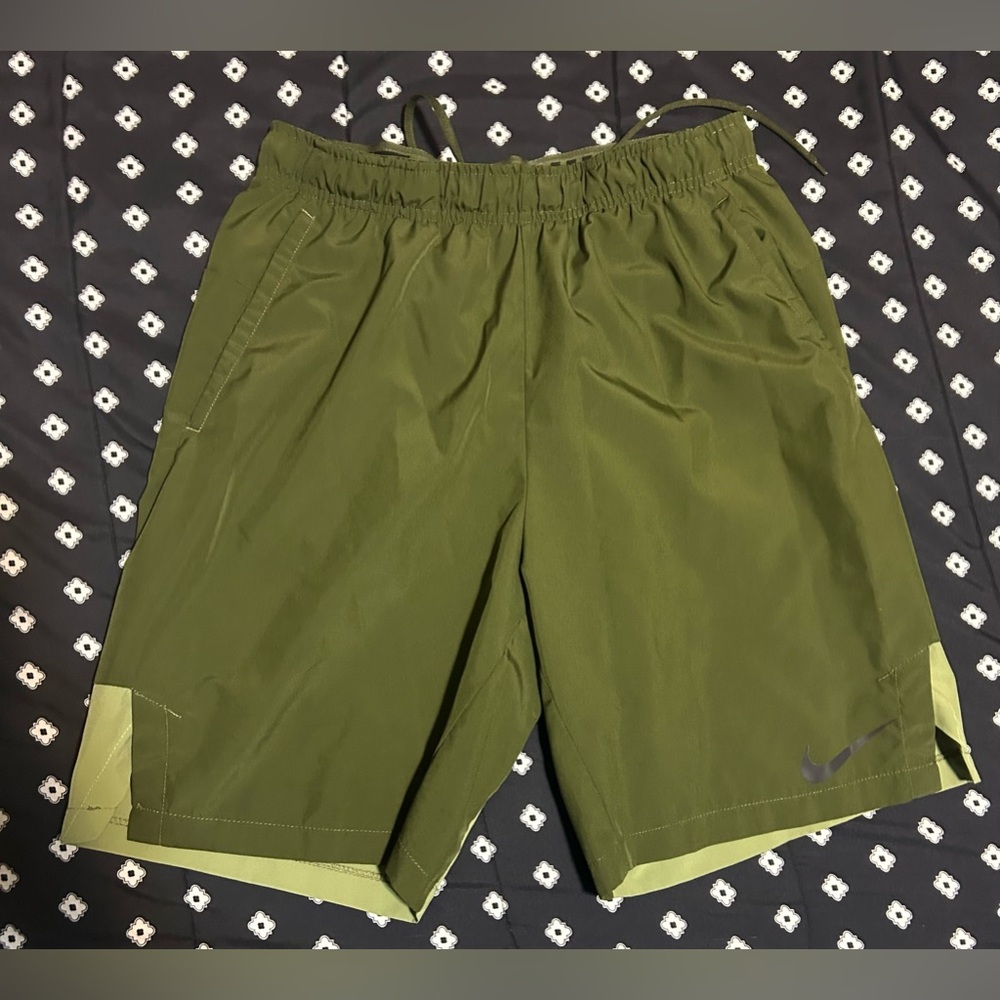 Nike Dri-fit green athletic shorts w/ pockets& drawstring- size s